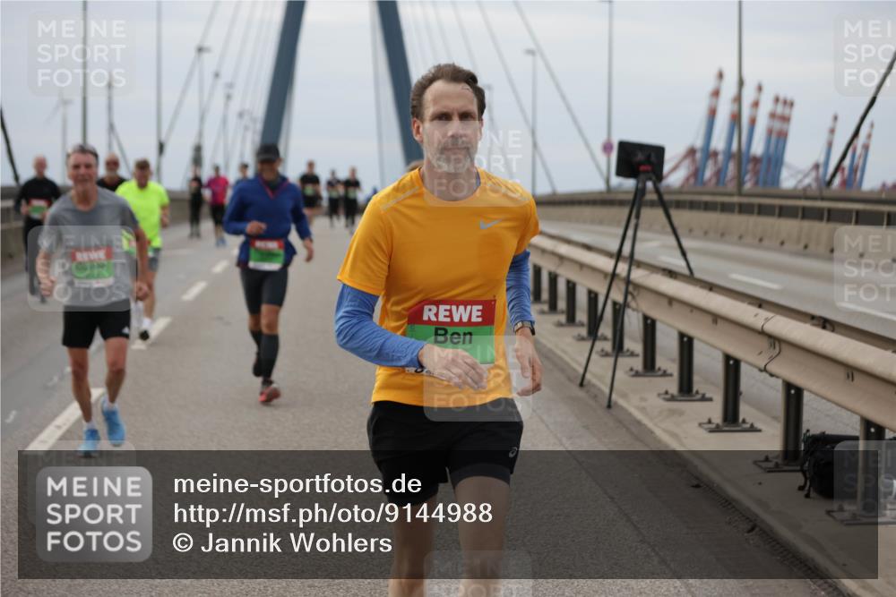 03.10.2025 - Köhlbrandbrückenlauf Jannik Wohlers http://msf.ph/oto/9144988 03.10.2025 15:46:24 Position 1  meine-sportfotos.de