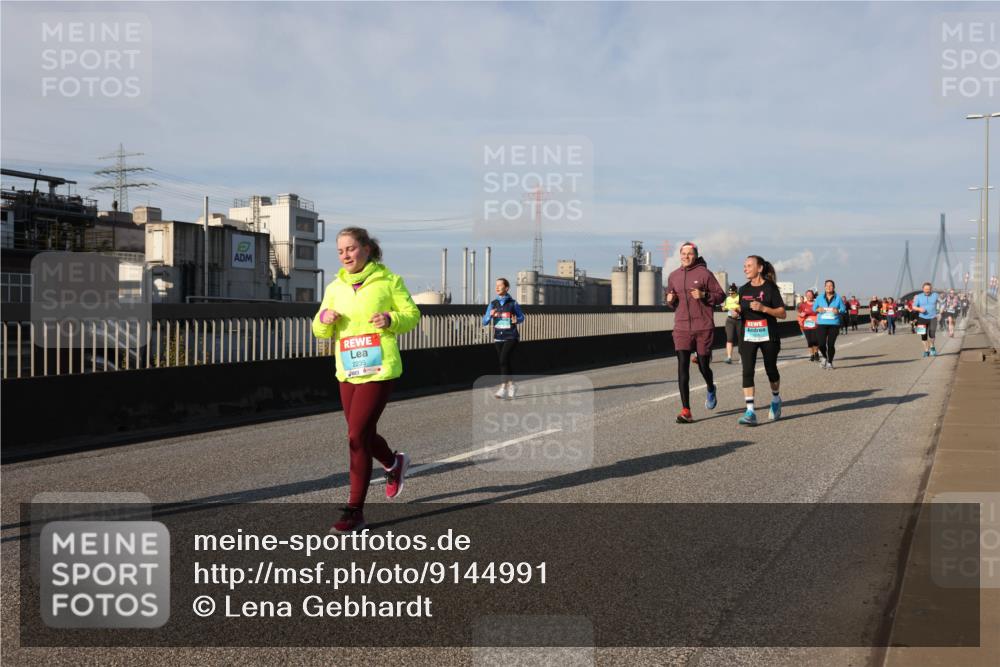 03.10.2025 - Köhlbrandbrückenlauf Lena Gebhardt http://msf.ph/oto/9144991 03.10.2025 10:02:35 Position 2 2235 meine-sportfotos.de