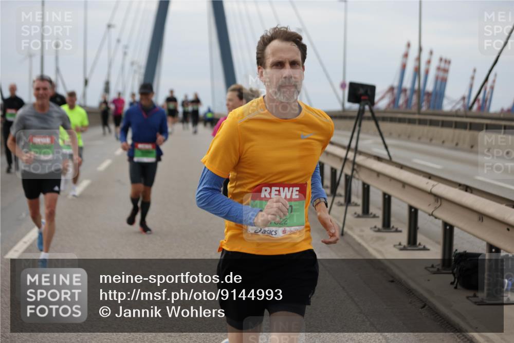 03.10.2025 - Köhlbrandbrückenlauf Jannik Wohlers http://msf.ph/oto/9144993 03.10.2025 15:46:25 Position 1 22 meine-sportfotos.de