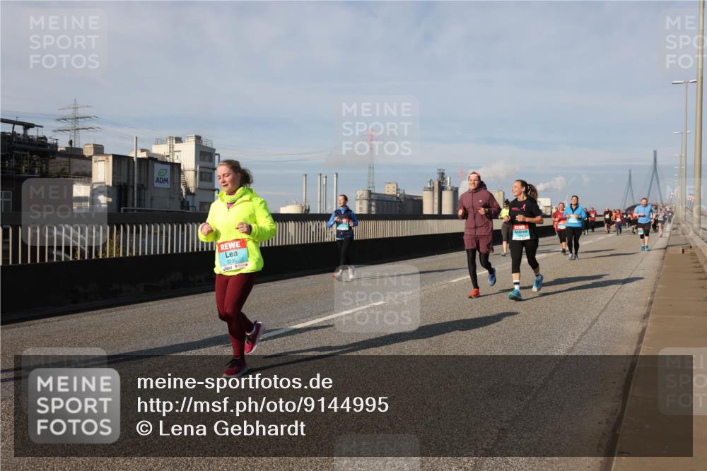 03.10.2025 - Köhlbrandbrückenlauf Lena Gebhardt http://msf.ph/oto/9144995 03.10.2025 10:02:35 Position 2 2235 meine-sportfotos.de
