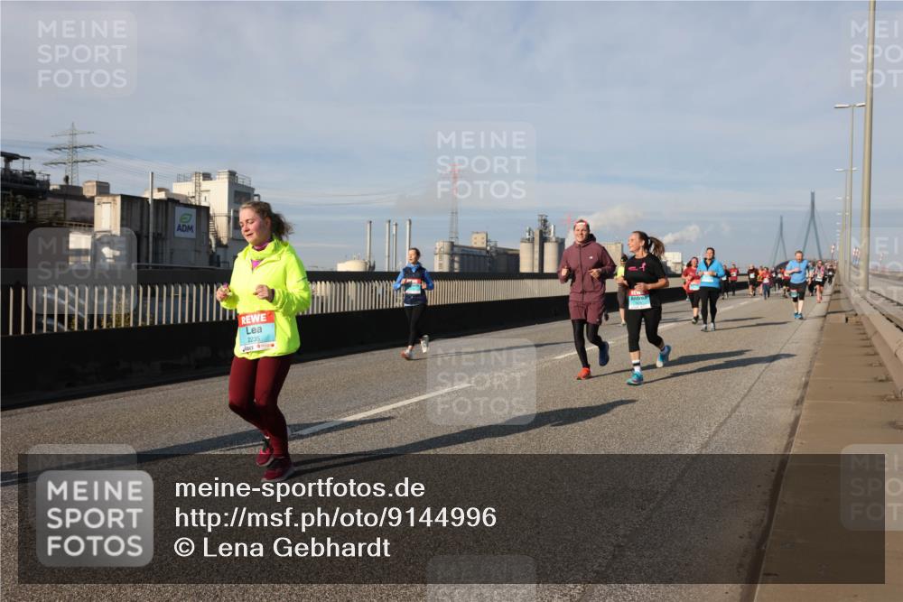 03.10.2025 - Köhlbrandbrückenlauf Lena Gebhardt http://msf.ph/oto/9144996 03.10.2025 10:02:35 Position 2 2235 meine-sportfotos.de