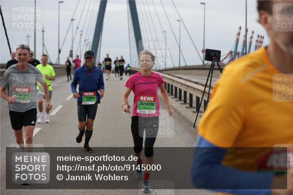 03.10.2025 - Köhlbrandbrückenlauf Jannik Wohlers http://msf.ph/oto/9145000 03.10.2025 15:46:25 Position 1 9508, 8014, 9509 meine-sportfotos.de