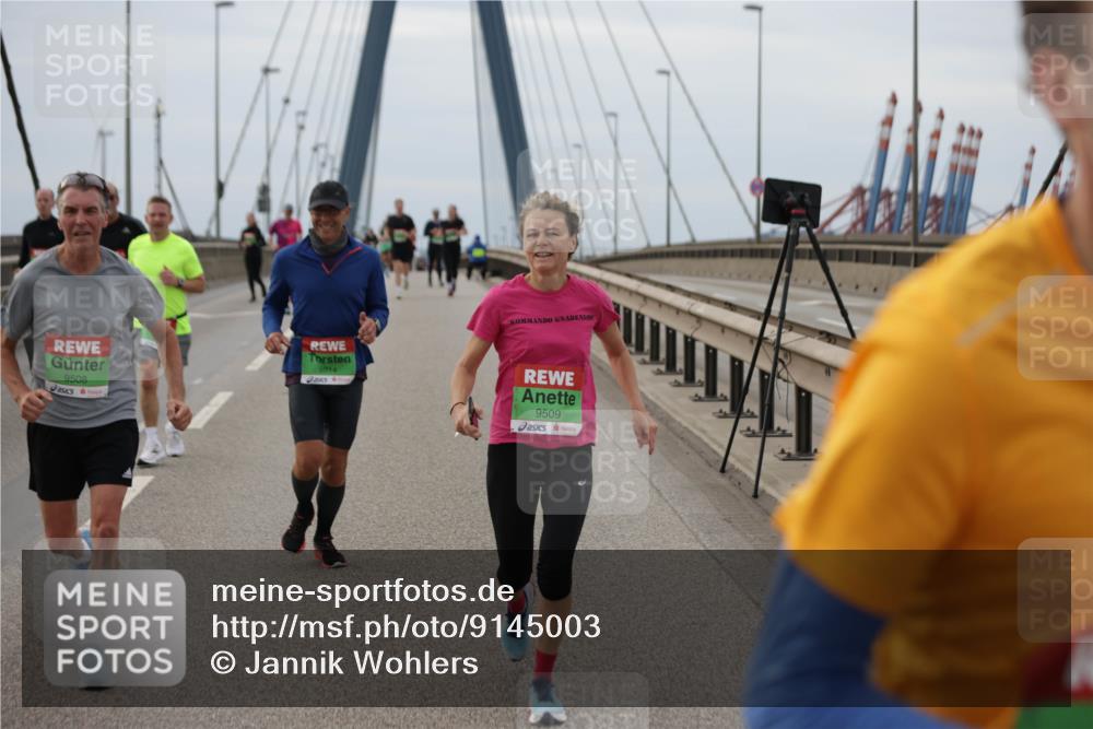 03.10.2025 - Köhlbrandbrückenlauf Jannik Wohlers http://msf.ph/oto/9145003 03.10.2025 15:46:25 Position 1 9508, 8014, 9509 meine-sportfotos.de