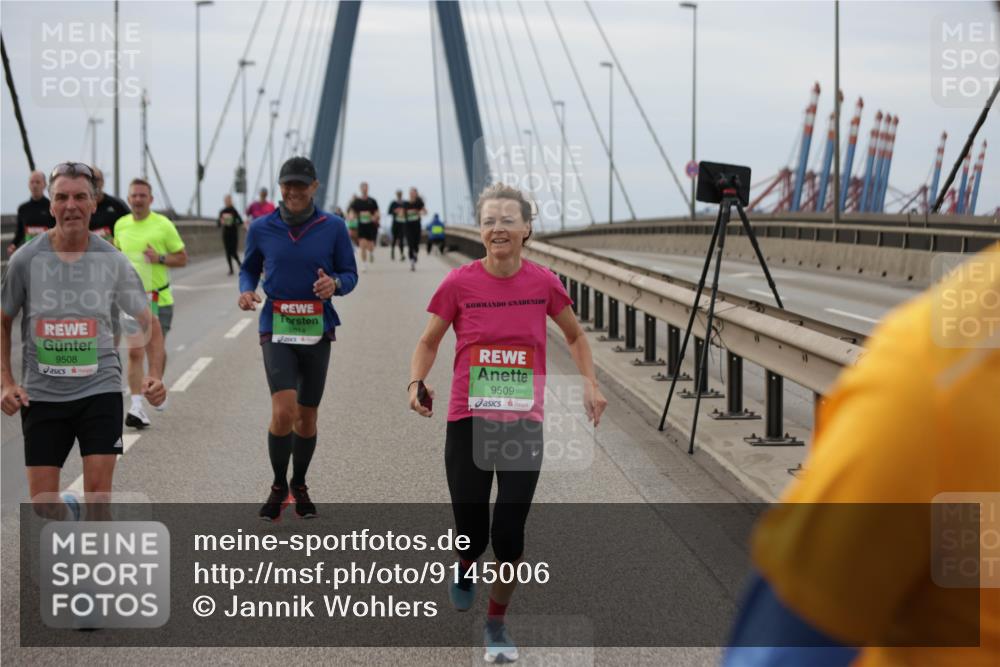 03.10.2025 - Köhlbrandbrückenlauf Jannik Wohlers http://msf.ph/oto/9145006 03.10.2025 15:46:25 Position 1 9508, 8014, 9509 meine-sportfotos.de