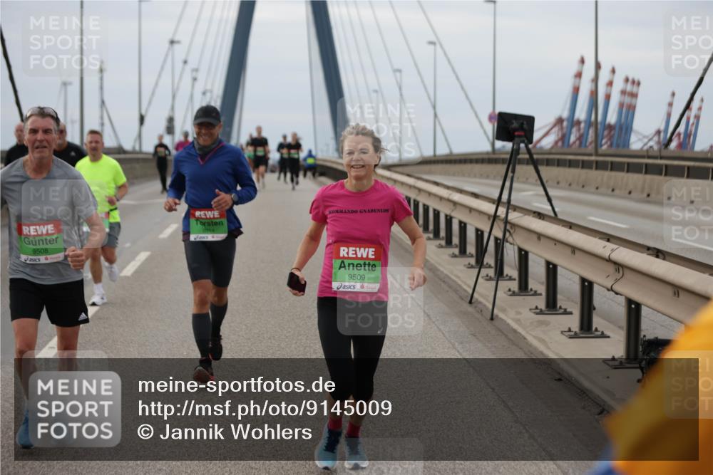 03.10.2025 - Köhlbrandbrückenlauf Jannik Wohlers http://msf.ph/oto/9145009 03.10.2025 15:46:25 Position 1 3014, 9508, 9509 meine-sportfotos.de