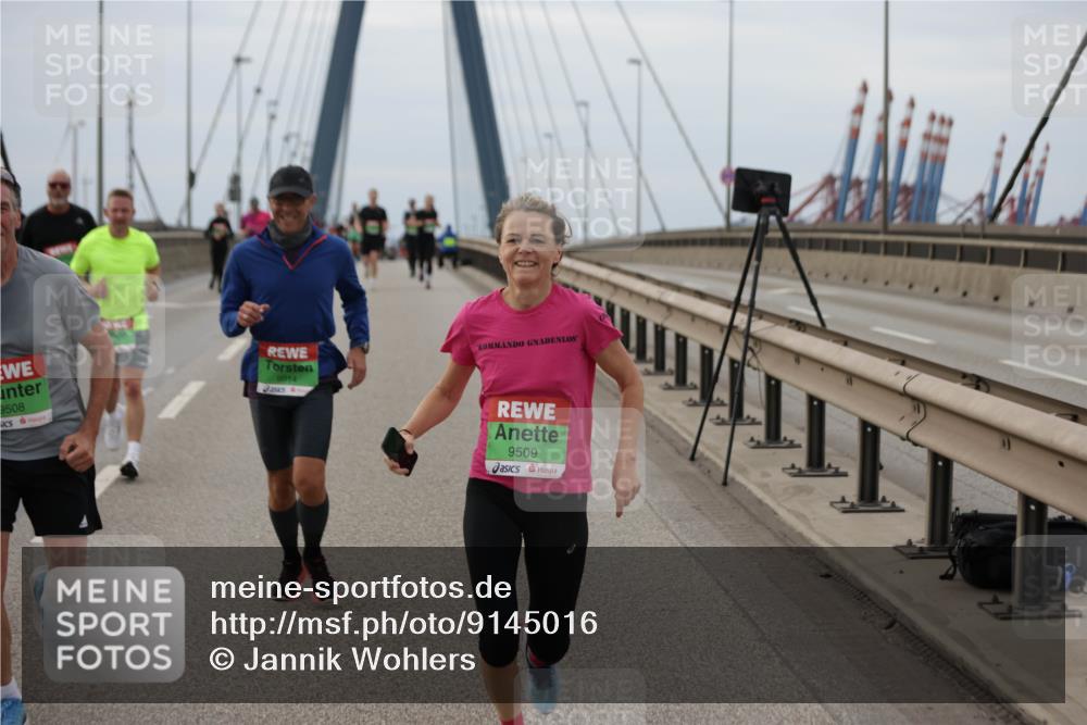 03.10.2025 - Köhlbrandbrückenlauf Jannik Wohlers http://msf.ph/oto/9145016 03.10.2025 15:46:26 Position 1 9508, 8014, 9509 meine-sportfotos.de