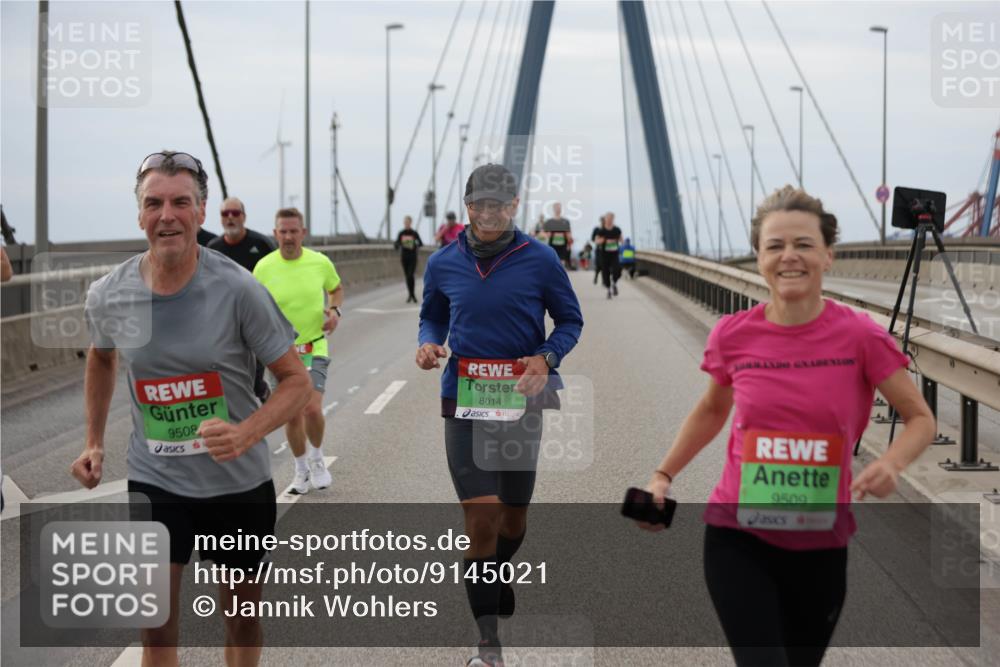 03.10.2025 - Köhlbrandbrückenlauf Jannik Wohlers http://msf.ph/oto/9145021 03.10.2025 15:46:26 Position 1 9508, 8014, 9509 meine-sportfotos.de