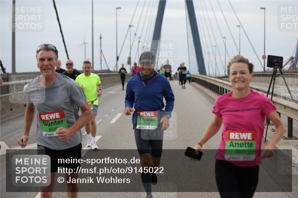 03.10.2025 - Köhlbrandbrückenlauf Jannik Wohlers http://msf.ph/oto/9145022 03.10.2025 15:46:26 Position 1 9508, 8014, 9509 meine-sportfotos.de