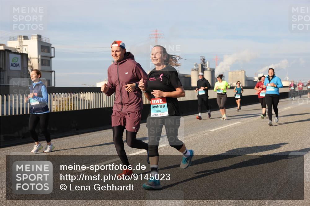 03.10.2025 - Köhlbrandbrückenlauf Lena Gebhardt http://msf.ph/oto/9145023 03.10.2025 10:02:36 Position 2 1978 meine-sportfotos.de