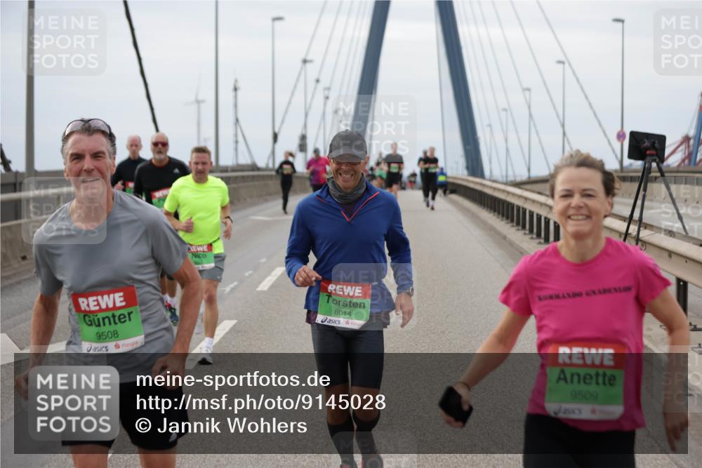 03.10.2025 - Köhlbrandbrückenlauf Jannik Wohlers http://msf.ph/oto/9145028 03.10.2025 15:46:26 Position 1 9508, 8014, 9509 meine-sportfotos.de