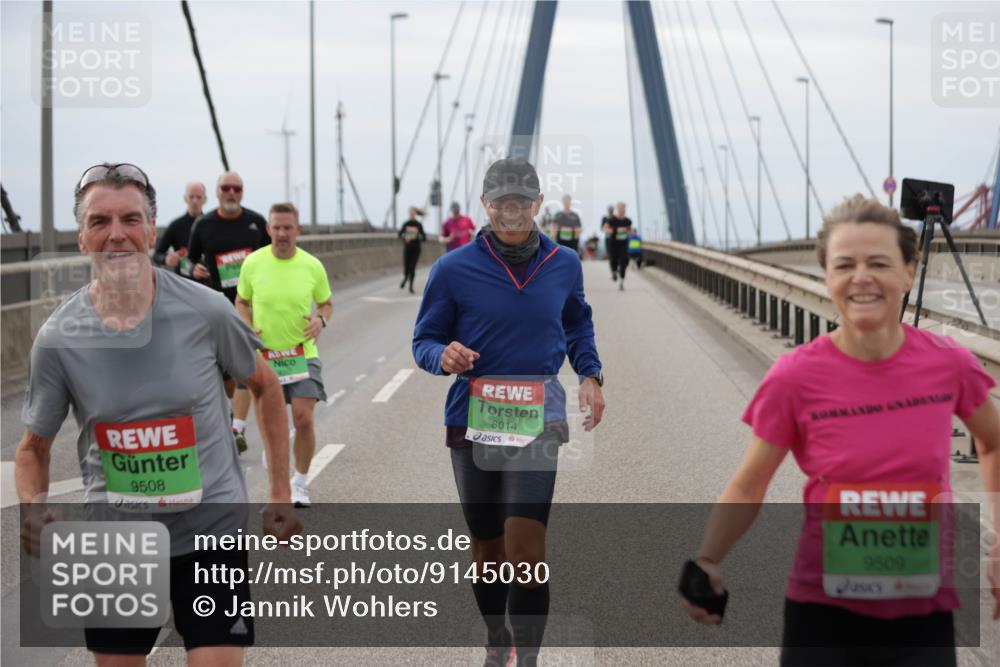 03.10.2025 - Köhlbrandbrückenlauf Jannik Wohlers http://msf.ph/oto/9145030 03.10.2025 15:46:26 Position 1 9508, 8014, 9509 meine-sportfotos.de