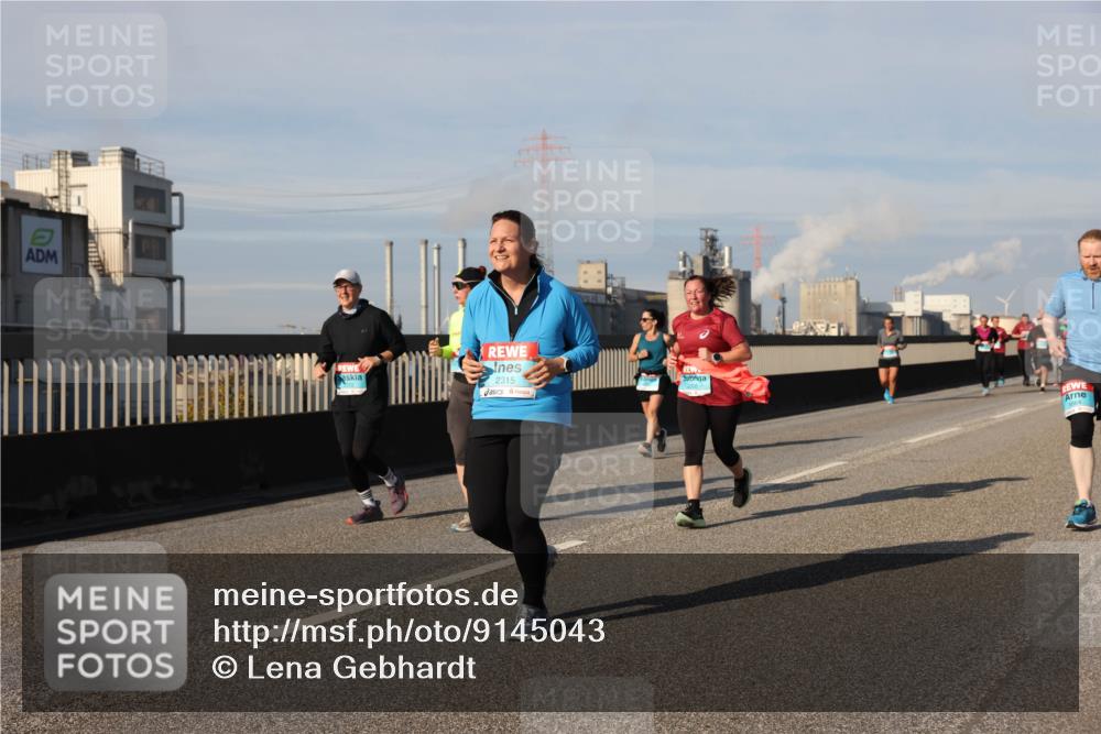 03.10.2025 - Köhlbrandbrückenlauf Lena Gebhardt http://msf.ph/oto/9145043 03.10.2025 10:02:39 Position 2 2315 meine-sportfotos.de