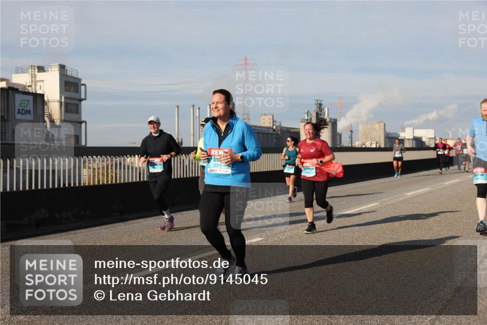 03.10.2025 - Köhlbrandbrückenlauf Lena Gebhardt http://msf.ph/oto/9145045 03.10.2025 10:02:39 Position 2 2315 meine-sportfotos.de