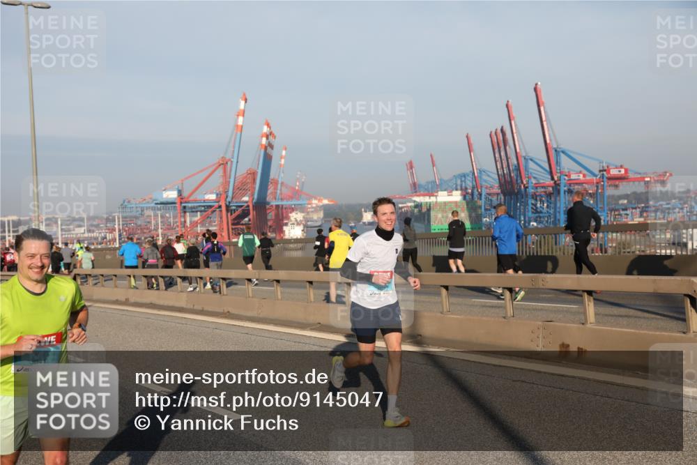 03.10.2025 - Köhlbrandbrückenlauf Yannick Fuchs http://msf.ph/oto/9145047 03.10.2025 08:34:05 Position 2 3841 meine-sportfotos.de