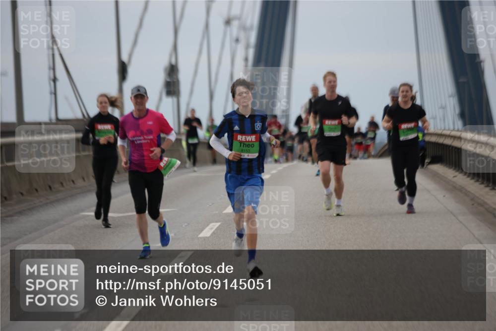 03.10.2025 - Köhlbrandbrückenlauf Jannik Wohlers http://msf.ph/oto/9145051 03.10.2025 15:46:29 Position 1 8153 meine-sportfotos.de