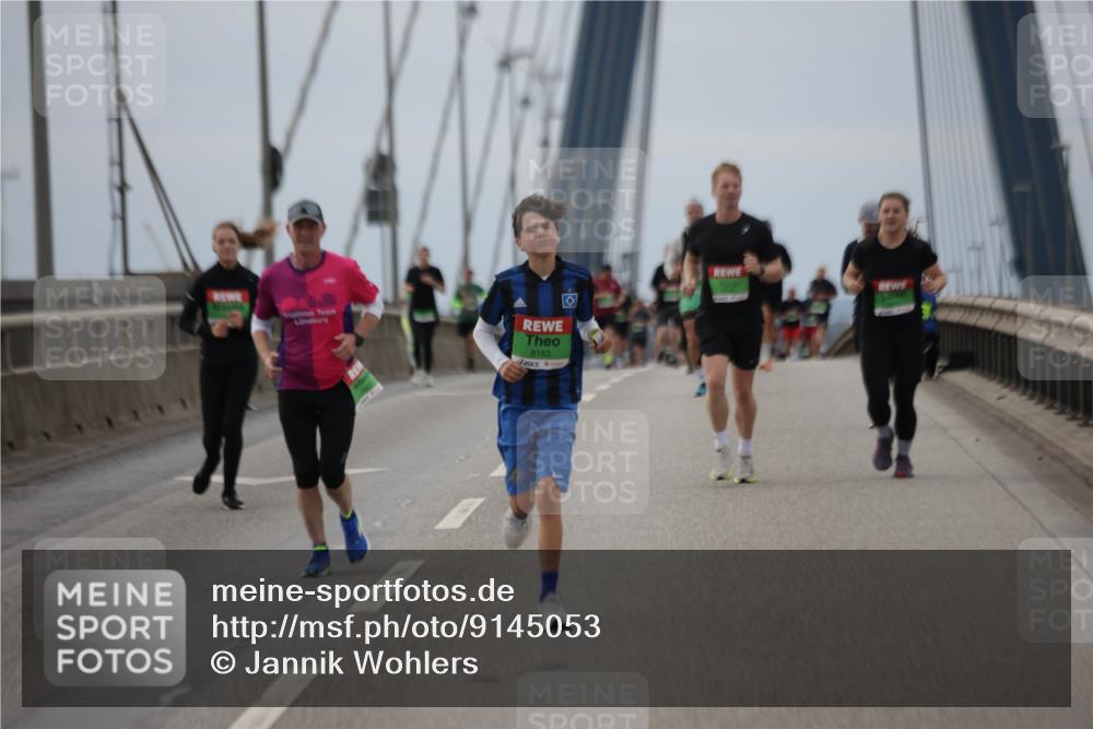 03.10.2025 - Köhlbrandbrückenlauf Jannik Wohlers http://msf.ph/oto/9145053 03.10.2025 15:46:29 Position 1 8153 meine-sportfotos.de