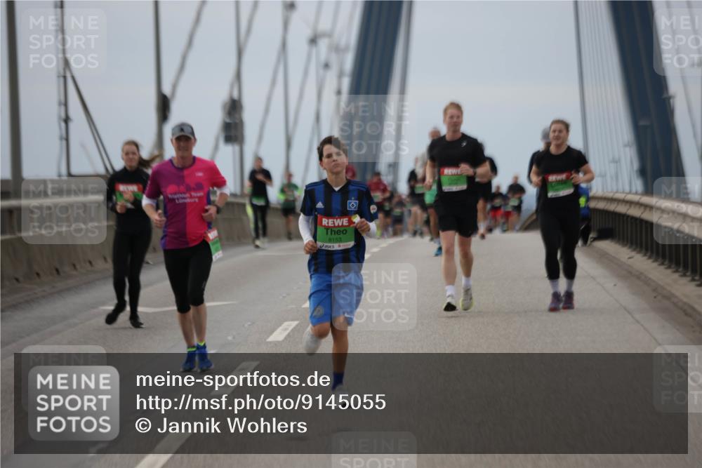 03.10.2025 - Köhlbrandbrückenlauf Jannik Wohlers http://msf.ph/oto/9145055 03.10.2025 15:46:29 Position 1 8153 meine-sportfotos.de