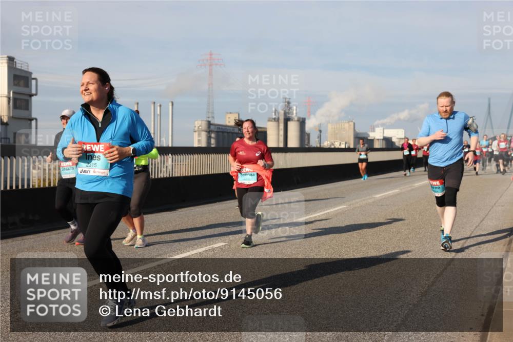 03.10.2025 - Köhlbrandbrückenlauf Lena Gebhardt http://msf.ph/oto/9145056 03.10.2025 10:02:39 Position 2 2315, 664 meine-sportfotos.de