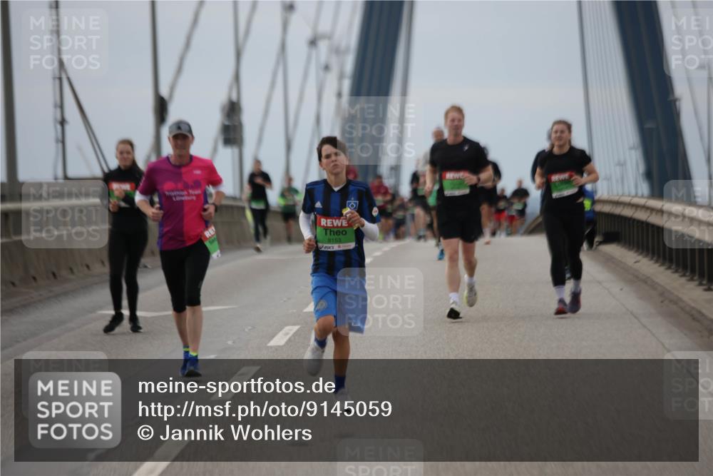 03.10.2025 - Köhlbrandbrückenlauf Jannik Wohlers http://msf.ph/oto/9145059 03.10.2025 15:46:29 Position 1 8153 meine-sportfotos.de