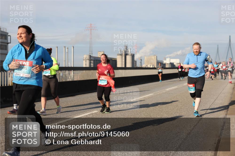 03.10.2025 - Köhlbrandbrückenlauf Lena Gebhardt http://msf.ph/oto/9145060 03.10.2025 10:02:39 Position 2 2315 meine-sportfotos.de