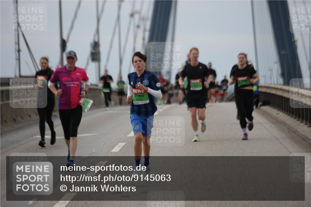 03.10.2025 - Köhlbrandbrückenlauf Jannik Wohlers http://msf.ph/oto/9145063 03.10.2025 15:46:29 Position 1 8153 meine-sportfotos.de