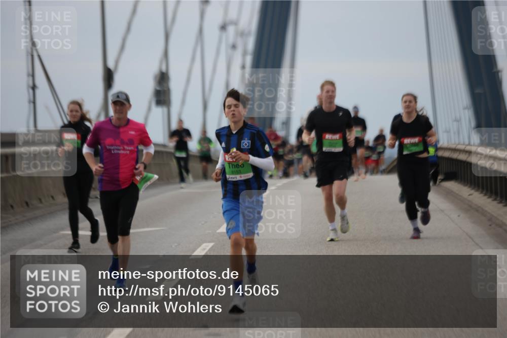 03.10.2025 - Köhlbrandbrückenlauf Jannik Wohlers http://msf.ph/oto/9145065 03.10.2025 15:46:29 Position 1 8153 meine-sportfotos.de