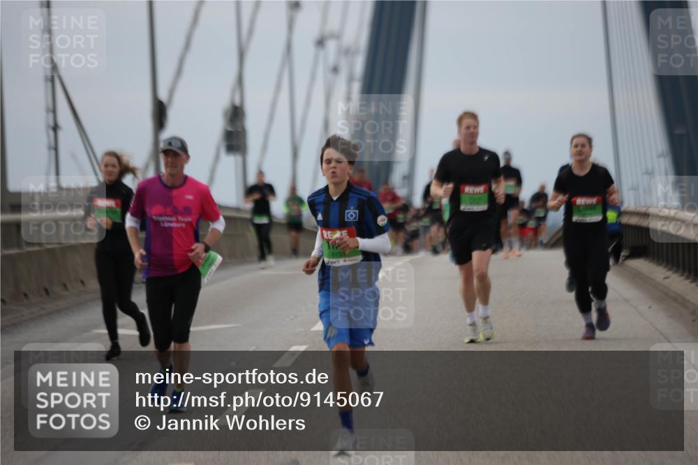 03.10.2025 - Köhlbrandbrückenlauf Jannik Wohlers http://msf.ph/oto/9145067 03.10.2025 15:46:29 Position 1 8153 meine-sportfotos.de