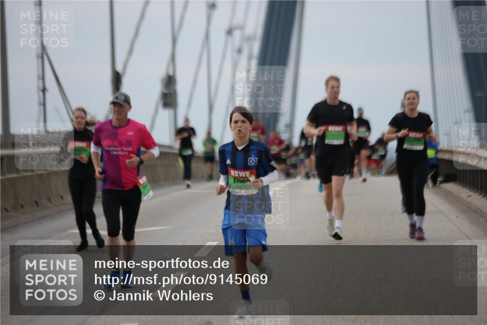 03.10.2025 - Köhlbrandbrückenlauf Jannik Wohlers http://msf.ph/oto/9145069 03.10.2025 15:46:29 Position 1 8153 meine-sportfotos.de