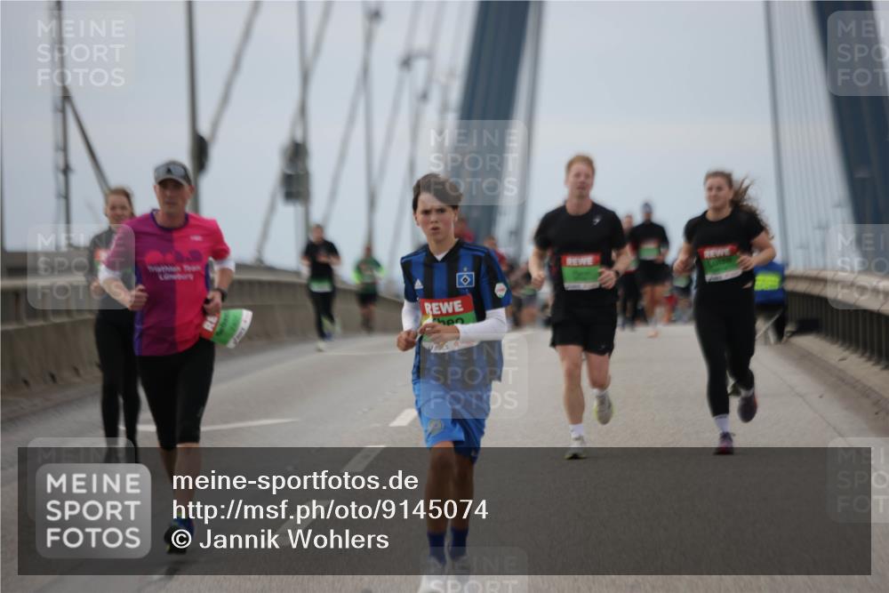 03.10.2025 - Köhlbrandbrückenlauf Jannik Wohlers http://msf.ph/oto/9145074 03.10.2025 15:46:30 Position 1  meine-sportfotos.de
