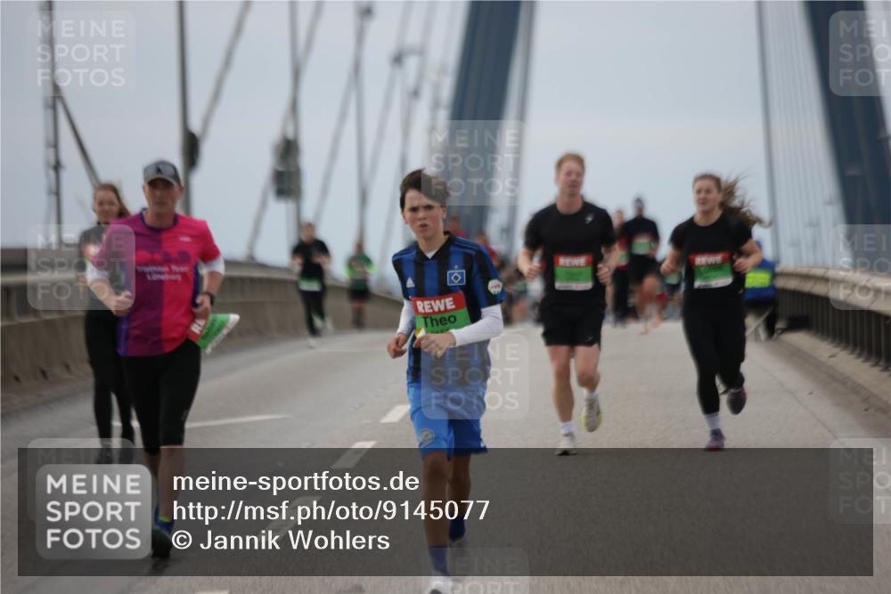 03.10.2025 - Köhlbrandbrückenlauf Jannik Wohlers http://msf.ph/oto/9145077 03.10.2025 15:46:30 Position 1  meine-sportfotos.de