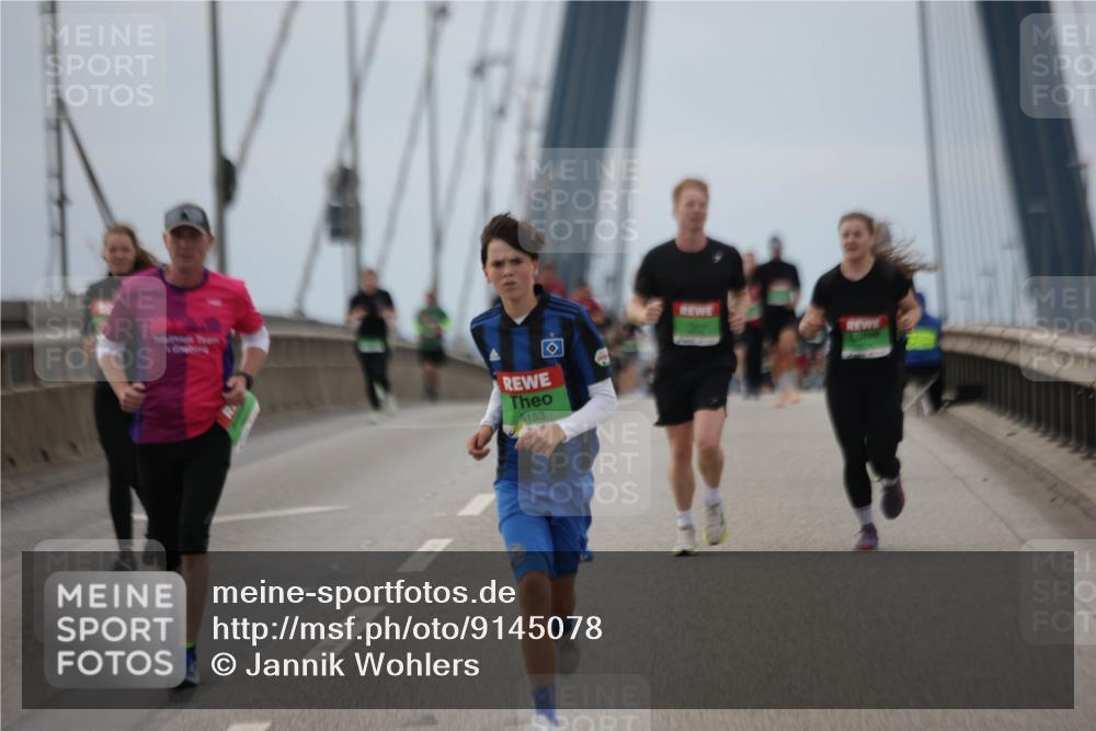03.10.2025 - Köhlbrandbrückenlauf Jannik Wohlers http://msf.ph/oto/9145078 03.10.2025 15:46:30 Position 1 8153 meine-sportfotos.de