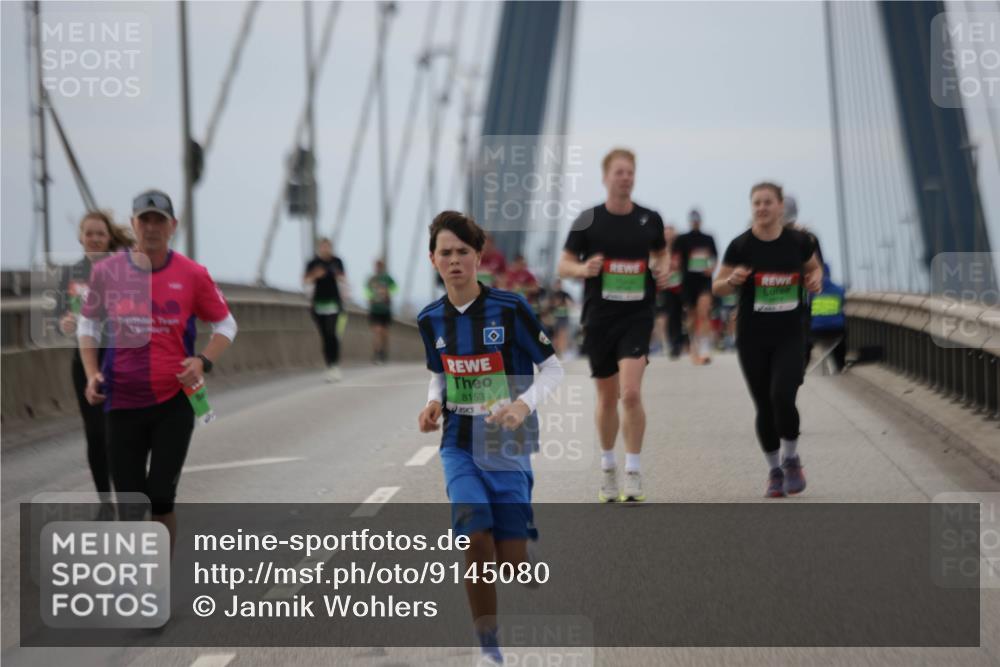 03.10.2025 - Köhlbrandbrückenlauf Jannik Wohlers http://msf.ph/oto/9145080 03.10.2025 15:46:30 Position 1 8153 meine-sportfotos.de