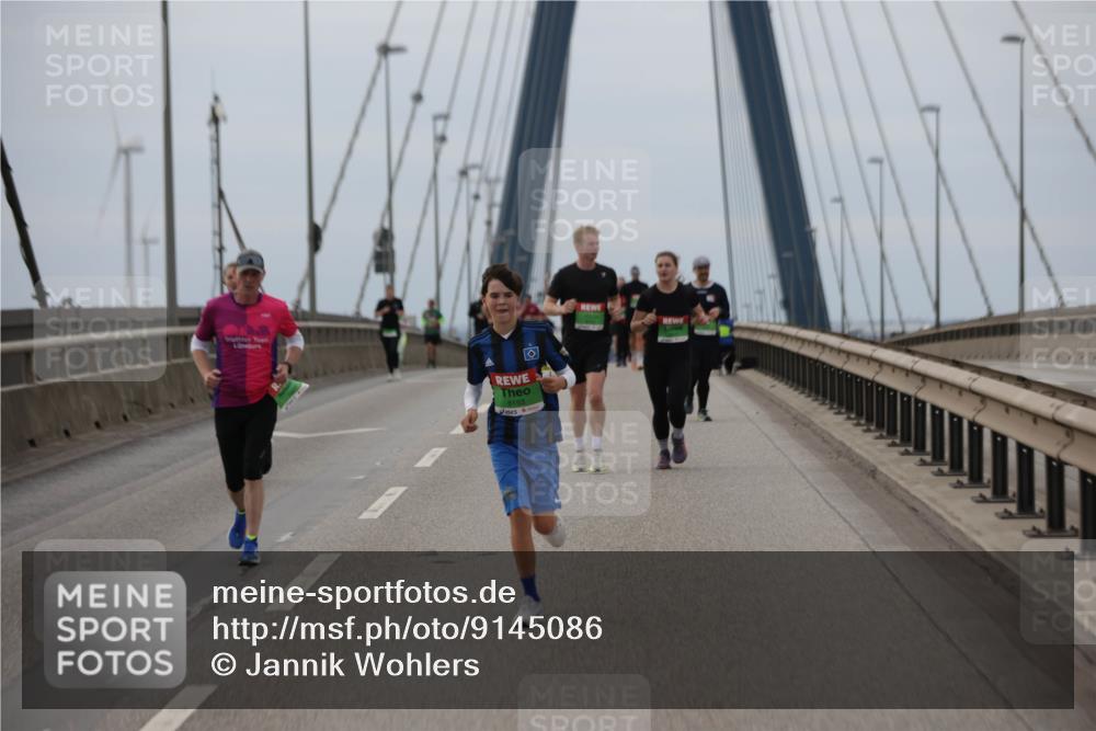 03.10.2025 - Köhlbrandbrückenlauf Jannik Wohlers http://msf.ph/oto/9145086 03.10.2025 15:46:30 Position 1 8153 meine-sportfotos.de