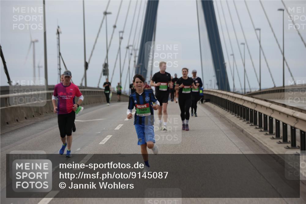 03.10.2025 - Köhlbrandbrückenlauf Jannik Wohlers http://msf.ph/oto/9145087 03.10.2025 15:46:31 Position 1 8153 meine-sportfotos.de