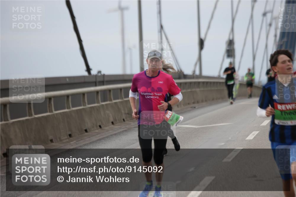 03.10.2025 - Köhlbrandbrückenlauf Jannik Wohlers http://msf.ph/oto/9145092 03.10.2025 15:46:31 Position 1 740, 8133 meine-sportfotos.de