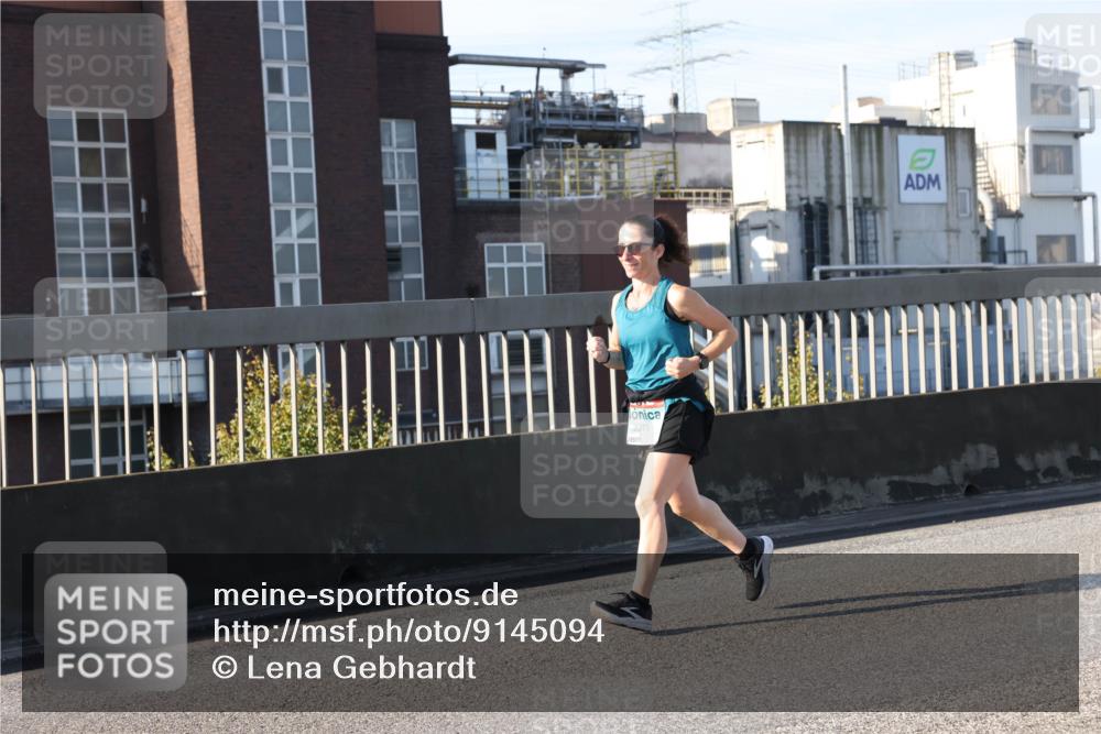 03.10.2025 - Köhlbrandbrückenlauf Lena Gebhardt http://msf.ph/oto/9145094 03.10.2025 10:02:42 Position 2 2075 meine-sportfotos.de