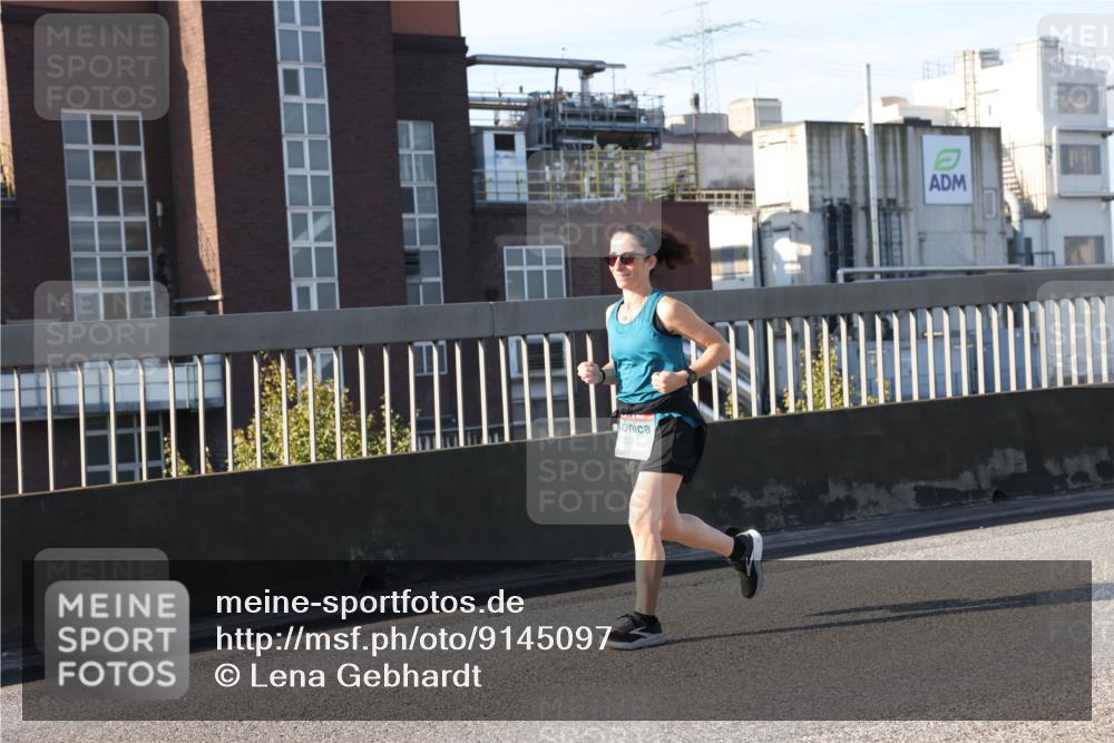 03.10.2025 - Köhlbrandbrückenlauf Lena Gebhardt http://msf.ph/oto/9145097 03.10.2025 10:02:42 Position 2 2075 meine-sportfotos.de