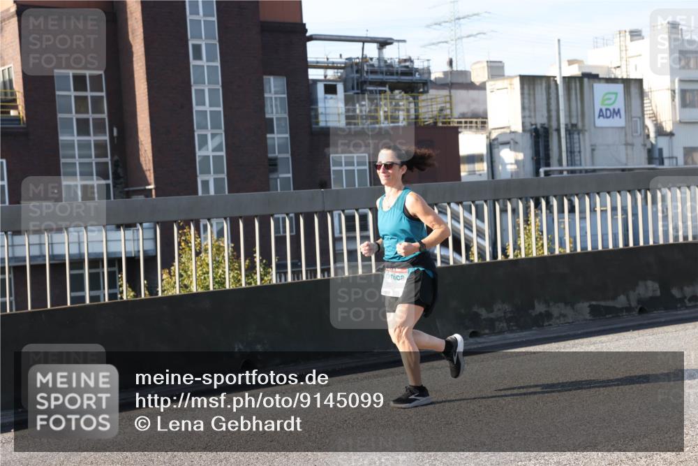 03.10.2025 - Köhlbrandbrückenlauf Lena Gebhardt http://msf.ph/oto/9145099 03.10.2025 10:02:43 Position 2 2073 meine-sportfotos.de