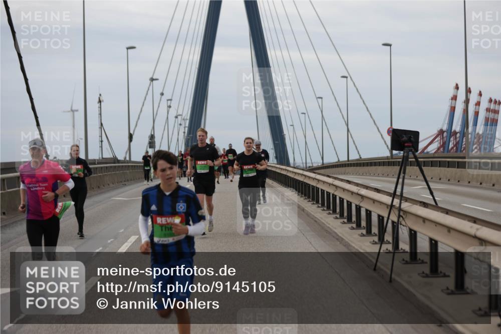 03.10.2025 - Köhlbrandbrückenlauf Jannik Wohlers http://msf.ph/oto/9145105 03.10.2025 15:46:33 Position 1 8150 meine-sportfotos.de