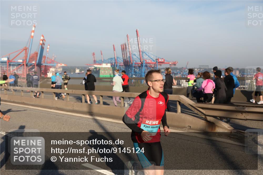 03.10.2025 - Köhlbrandbrückenlauf Yannick Fuchs http://msf.ph/oto/9145124 03.10.2025 08:34:11 Position 2 3490 meine-sportfotos.de