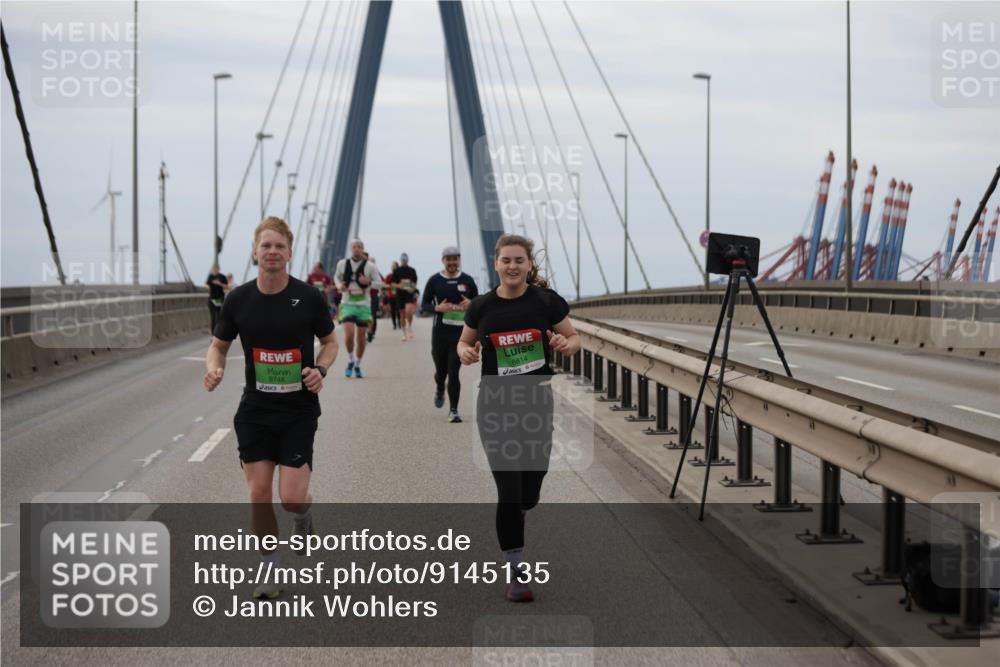 03.10.2025 - Köhlbrandbrückenlauf Jannik Wohlers http://msf.ph/oto/9145135 03.10.2025 15:46:36 Position 1 9748, 8814 meine-sportfotos.de