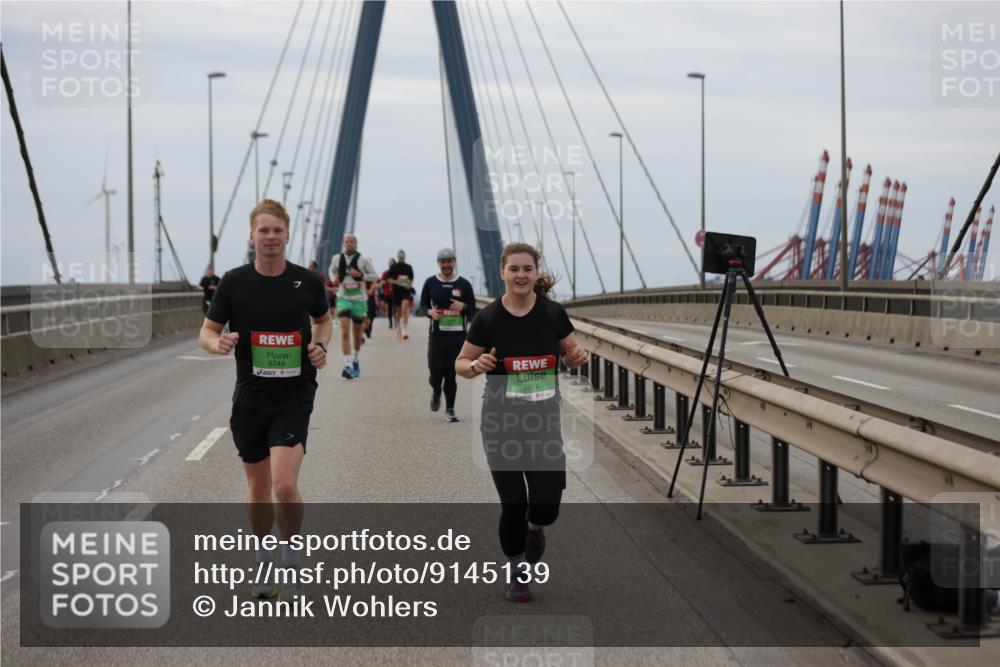 03.10.2025 - Köhlbrandbrückenlauf Jannik Wohlers http://msf.ph/oto/9145139 03.10.2025 15:46:36 Position 1 9748, 8814 meine-sportfotos.de