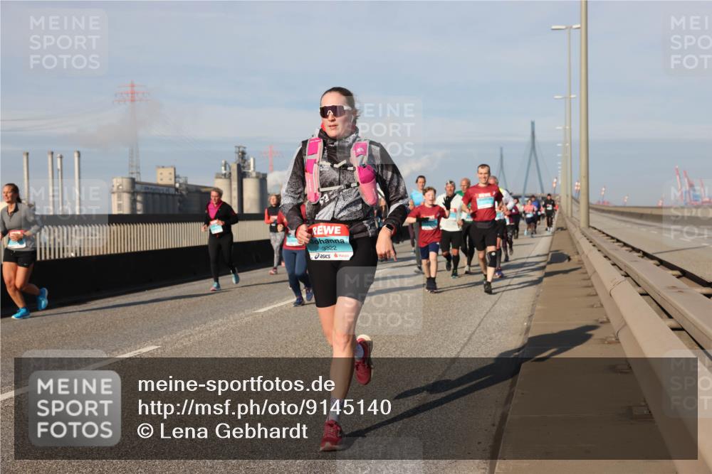 03.10.2025 - Köhlbrandbrückenlauf Lena Gebhardt http://msf.ph/oto/9145140 03.10.2025 10:02:46 Position 2 3322 meine-sportfotos.de