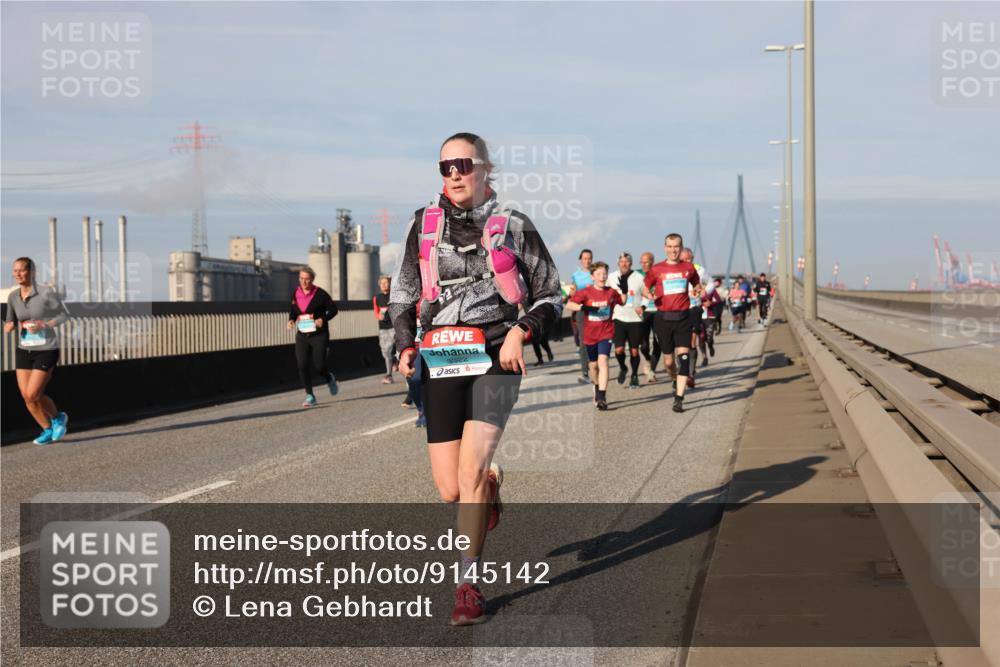 03.10.2025 - Köhlbrandbrückenlauf Lena Gebhardt http://msf.ph/oto/9145142 03.10.2025 10:02:46 Position 2  meine-sportfotos.de