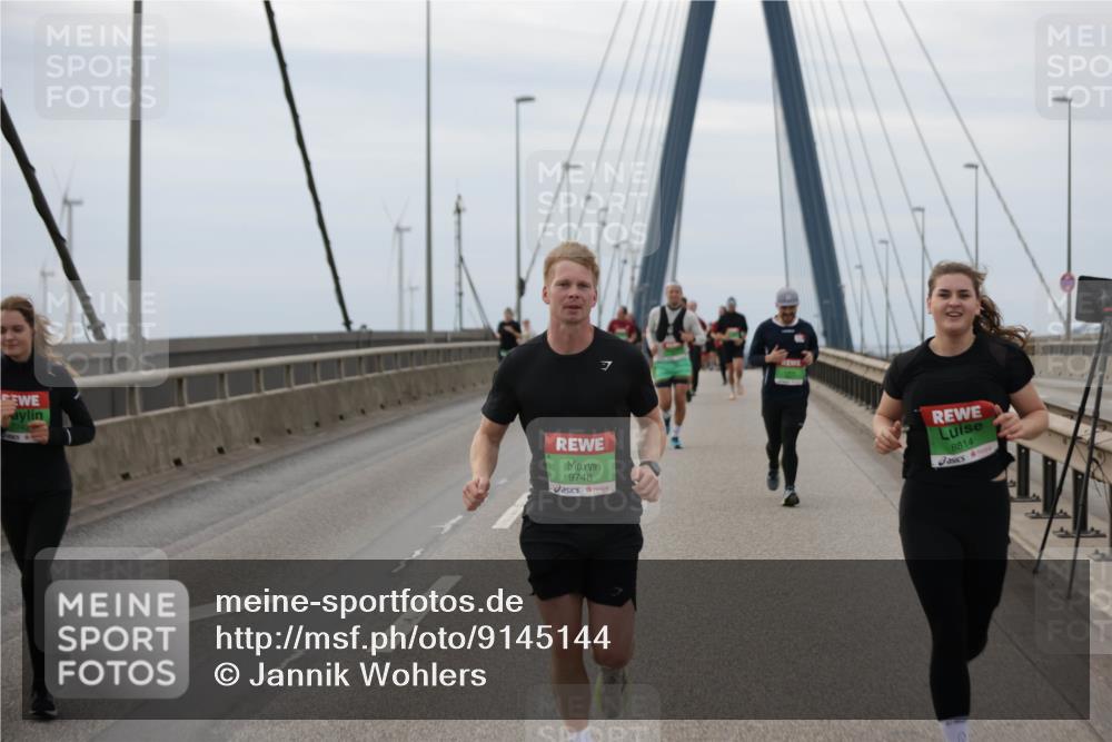 03.10.2025 - Köhlbrandbrückenlauf Jannik Wohlers http://msf.ph/oto/9145144 03.10.2025 15:46:37 Position 1 7, 9748, 8814 meine-sportfotos.de