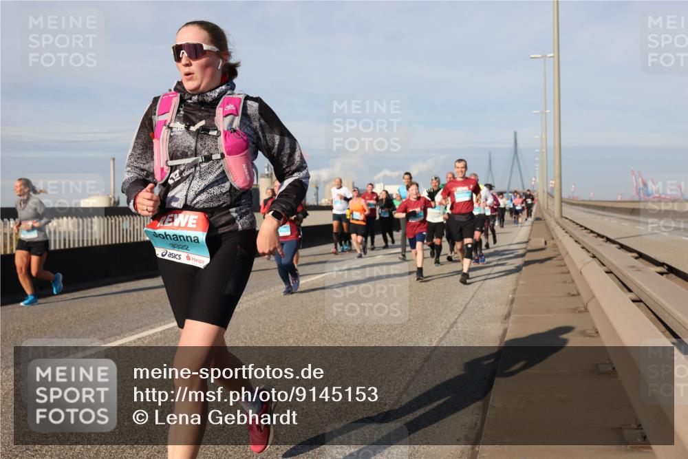 03.10.2025 - Köhlbrandbrückenlauf Lena Gebhardt http://msf.ph/oto/9145153 03.10.2025 10:02:46 Position 2 3322 meine-sportfotos.de