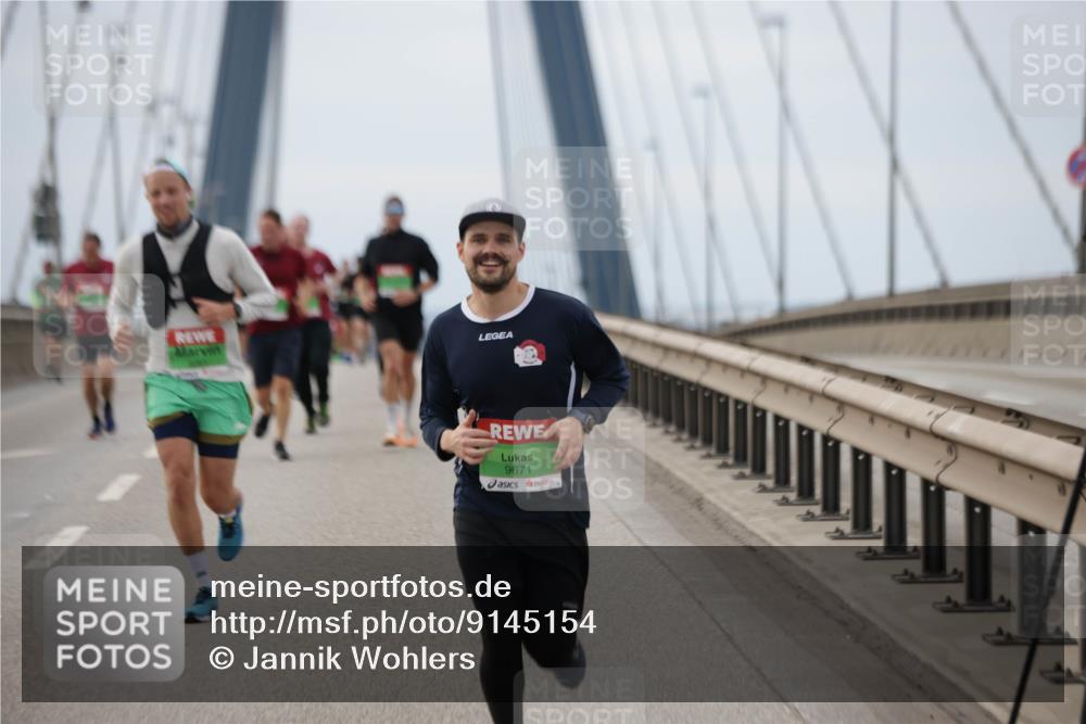 03.10.2025 - Köhlbrandbrückenlauf Jannik Wohlers http://msf.ph/oto/9145154 03.10.2025 15:46:39 Position 1 9671 meine-sportfotos.de