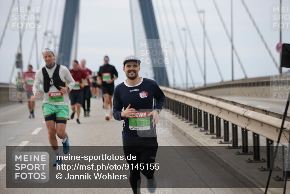 03.10.2025 - Köhlbrandbrückenlauf Jannik Wohlers http://msf.ph/oto/9145155 03.10.2025 15:46:39 Position 1 9671 meine-sportfotos.de