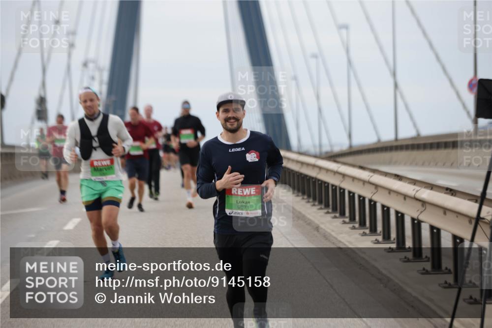 03.10.2025 - Köhlbrandbrückenlauf Jannik Wohlers http://msf.ph/oto/9145158 03.10.2025 15:46:39 Position 1 9671 meine-sportfotos.de