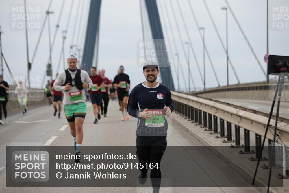03.10.2025 - Köhlbrandbrückenlauf Jannik Wohlers http://msf.ph/oto/9145164 03.10.2025 15:46:39 Position 1 9671 meine-sportfotos.de
